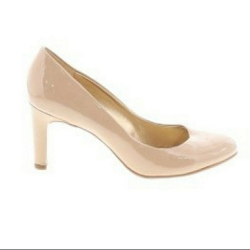 Nude Bandolino Closed Toe Heels